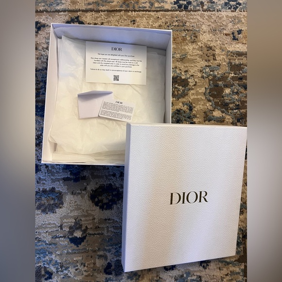 Authentic Dior empty box with wrapping paper - Picture 6 of 11